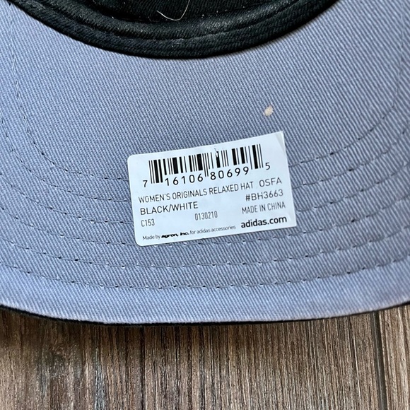 Adidas Classic Black Hat with White Emblem - Picture 7 of 9